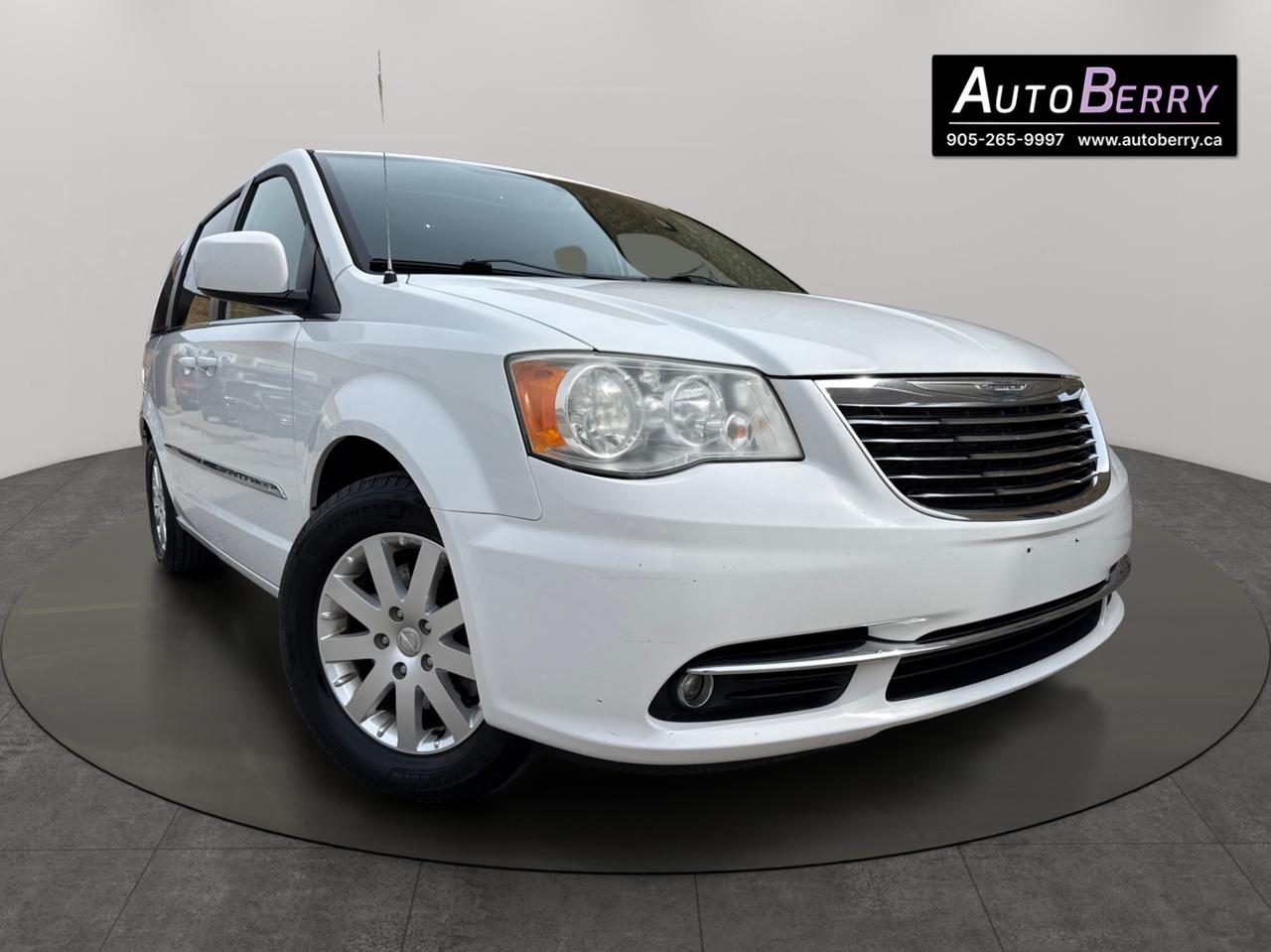 Used 2014 Chrysler Town & Country TOURING for sale in Woodbridge, ON