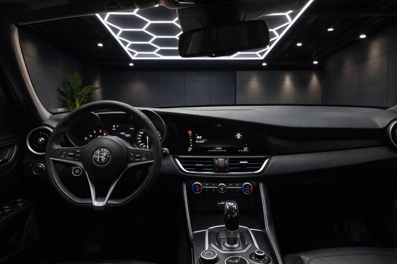 2017 Alfa Romeo Giulia Q4 AWD Photo