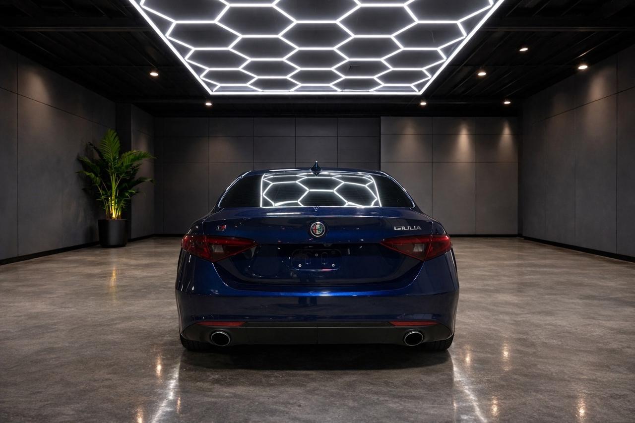 2017 Alfa Romeo Giulia Q4 AWD Photo3