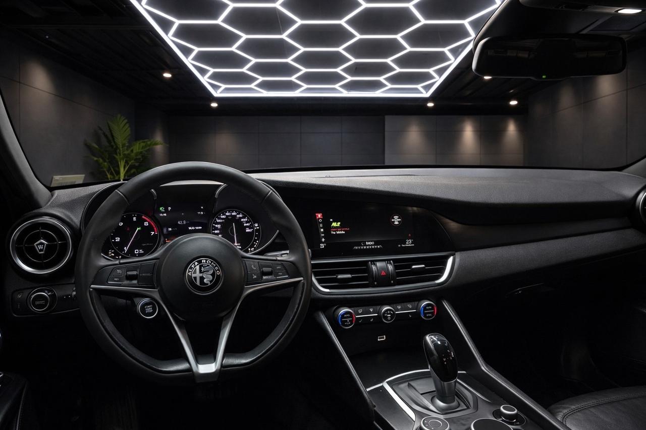 2017 Alfa Romeo Giulia Q4 AWD Photo