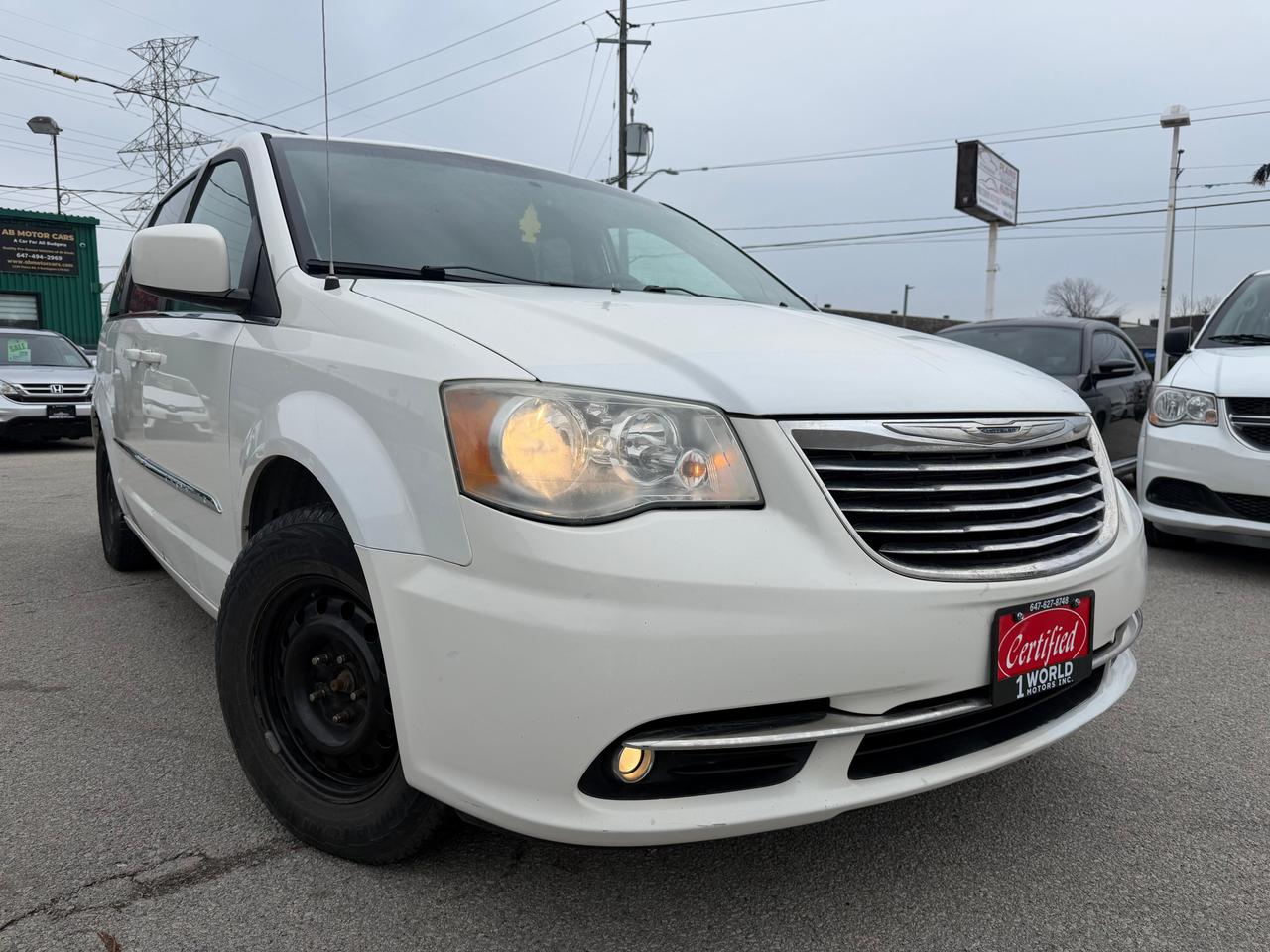 2011 Chrysler Town & Country TOURING Photo1