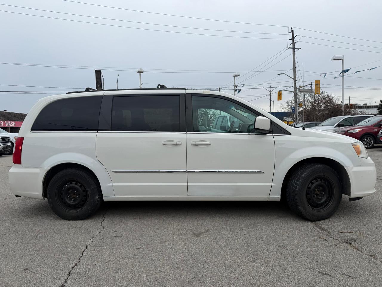 2011 Chrysler Town & Country TOURING Photo2