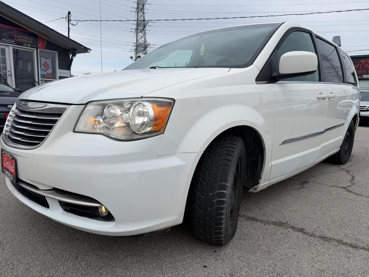 2011 Chrysler Town & Country TOURING Photo3