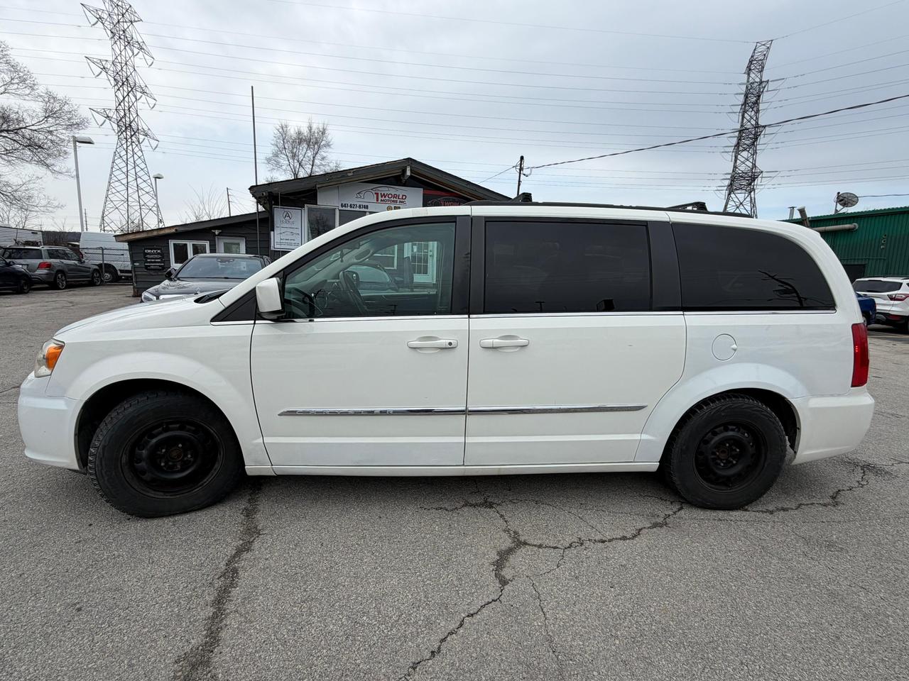 2011 Chrysler Town & Country TOURING Photo