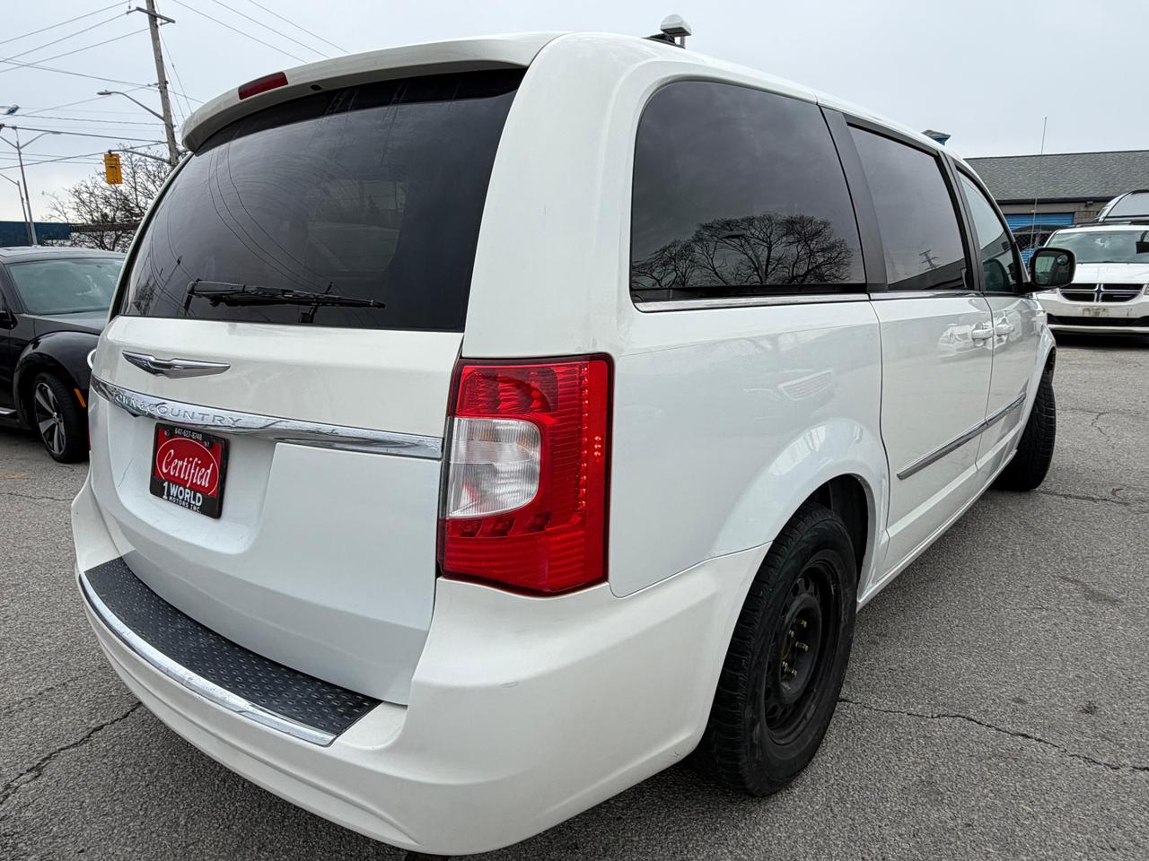 2011 Chrysler Town & Country TOURING Photo