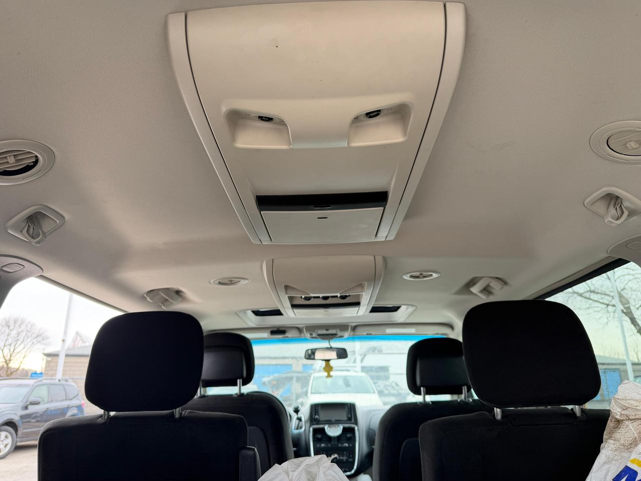 2011 Chrysler Town & Country TOURING Photo
