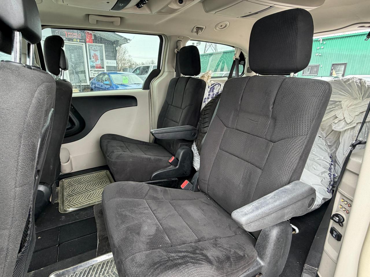 2011 Chrysler Town & Country TOURING Photo