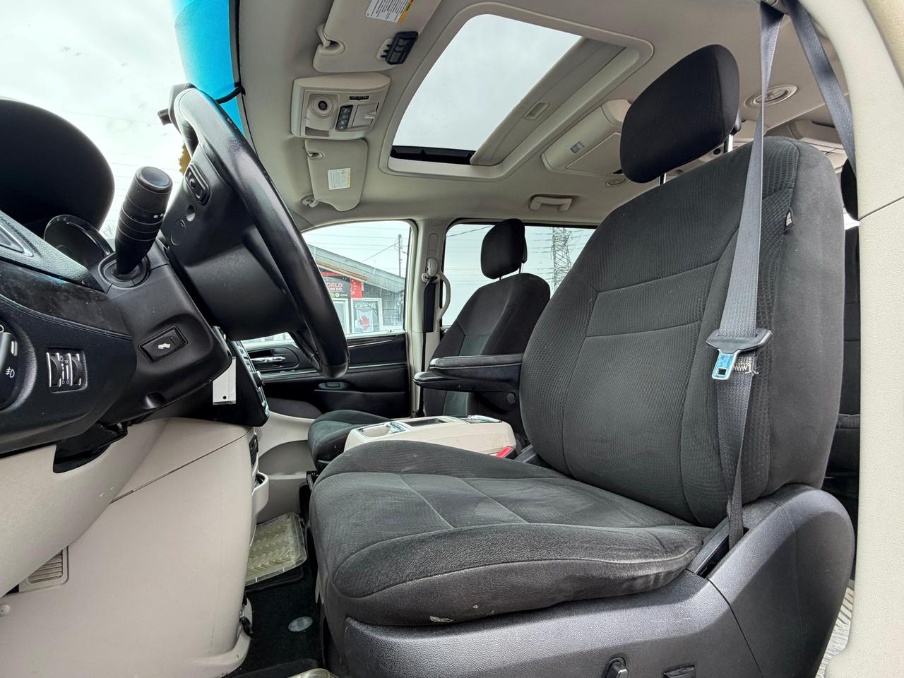 2011 Chrysler Town & Country TOURING Photo