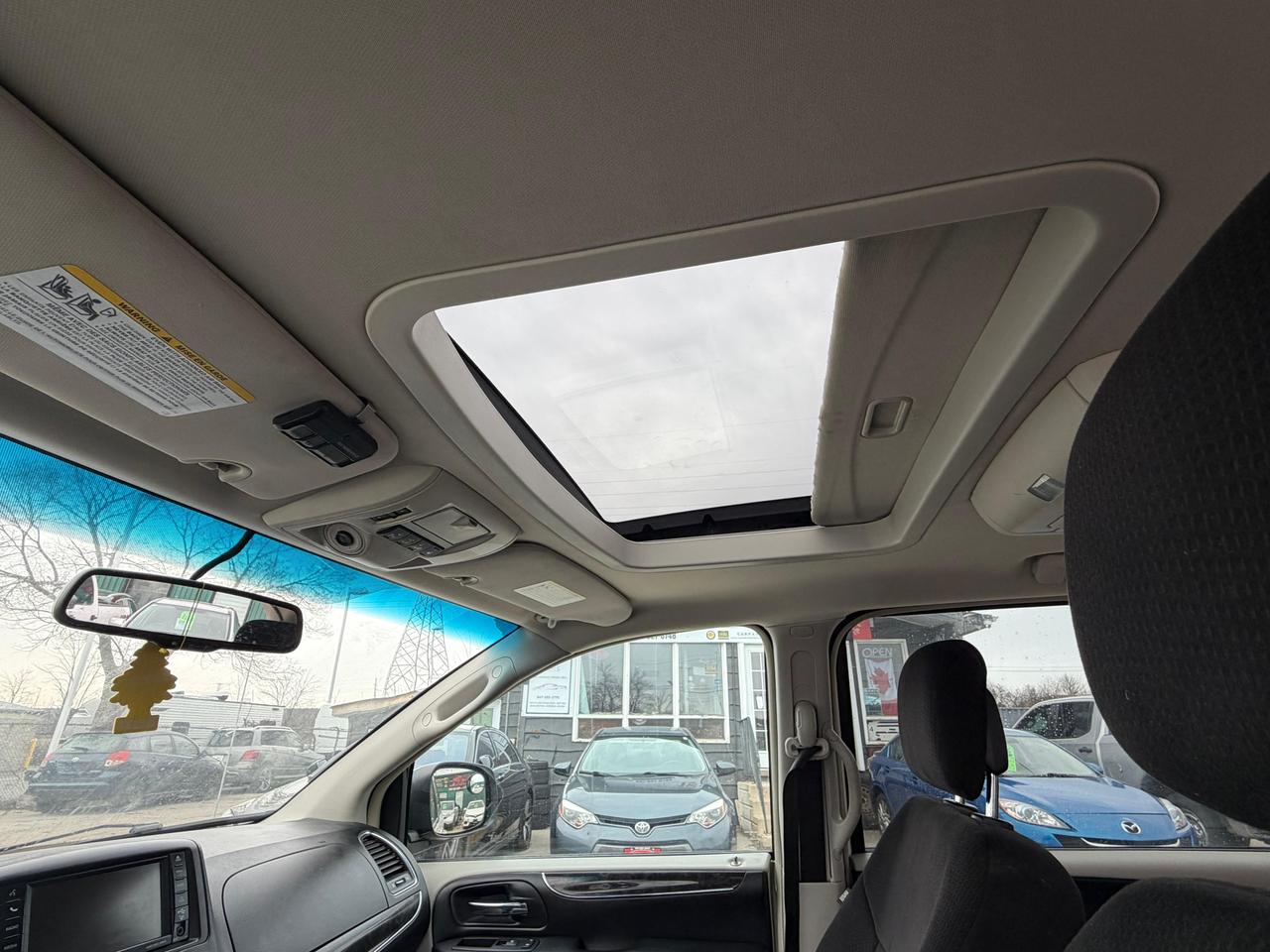 2011 Chrysler Town & Country TOURING Photo