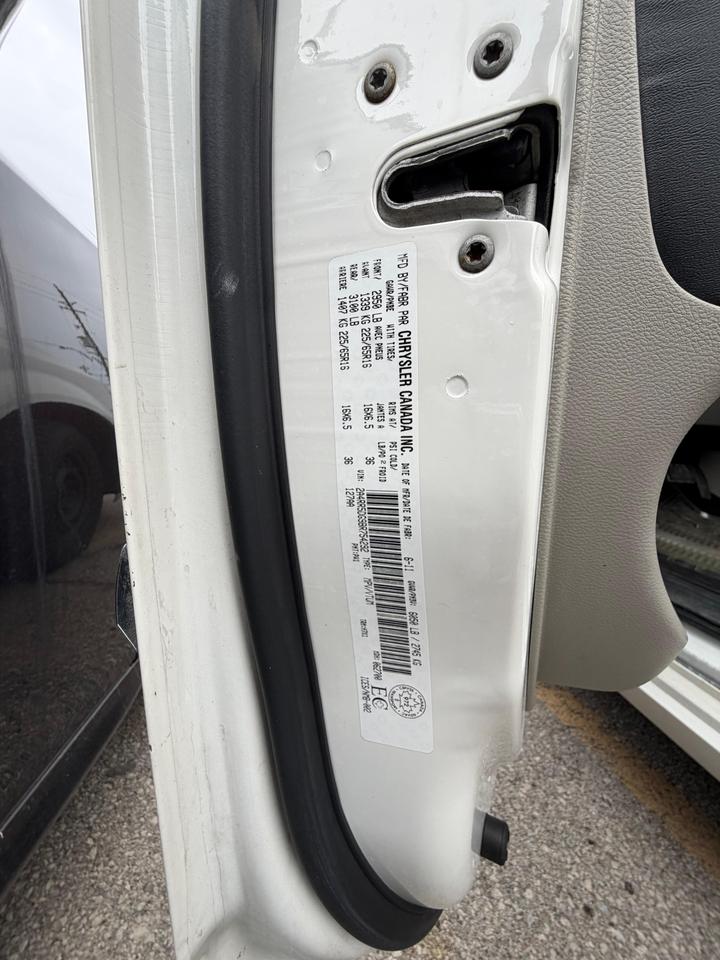 2011 Chrysler Town & Country TOURING Photo