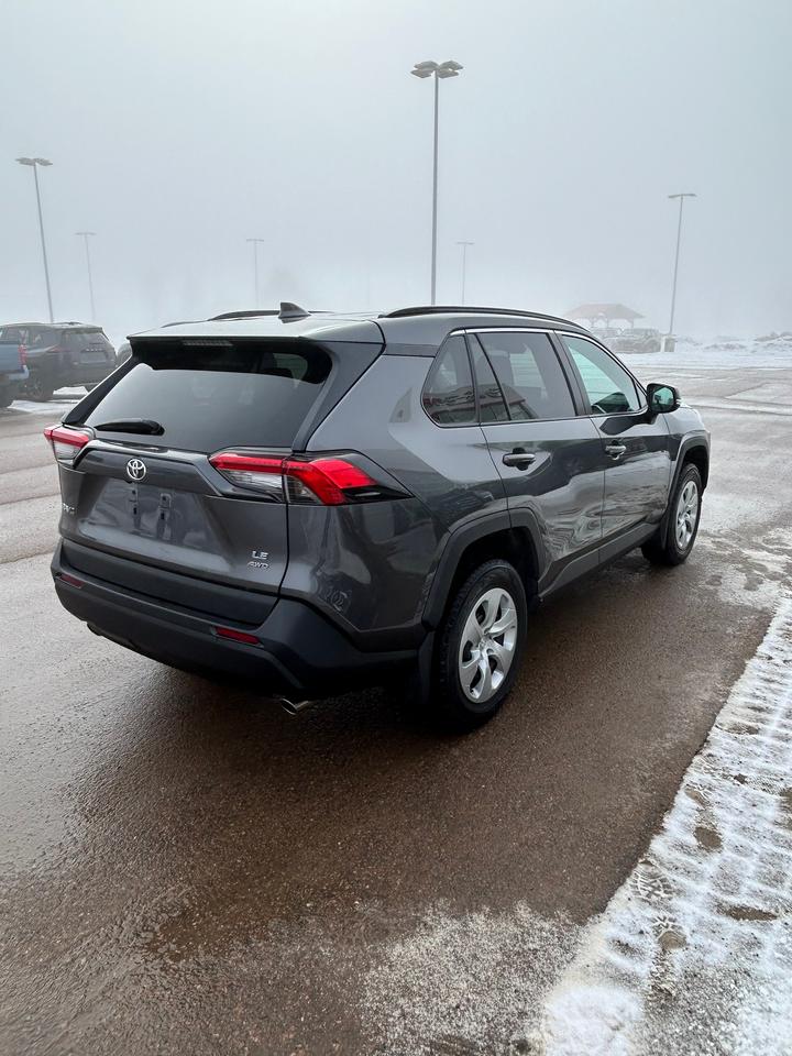 2021 Toyota RAV4 LE Photo