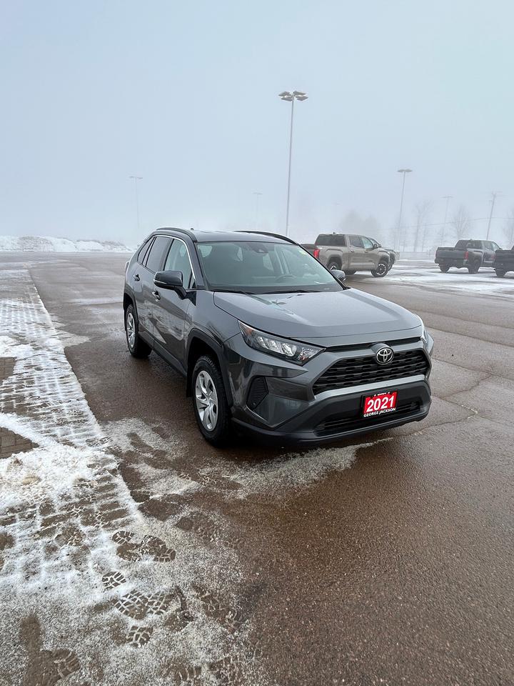 2021 Toyota RAV4 LE Photo