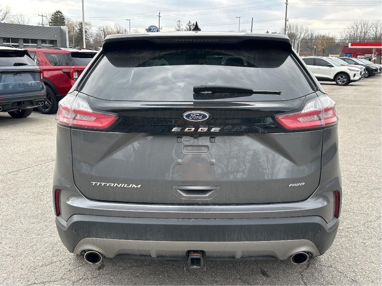 2023 Ford Edge Titanium AWD Photo3