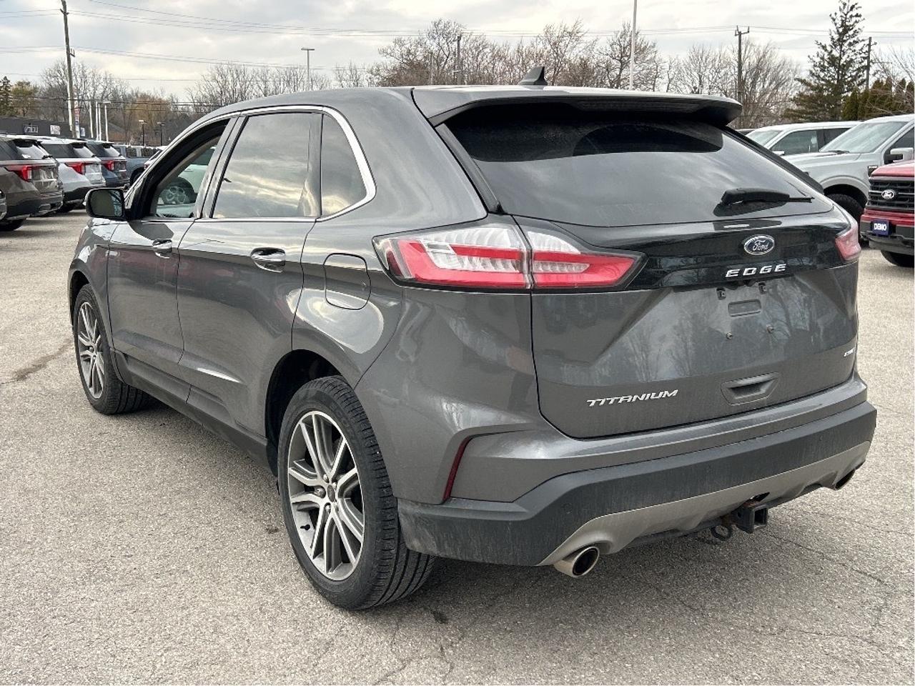 2023 Ford Edge Titanium AWD Photo2