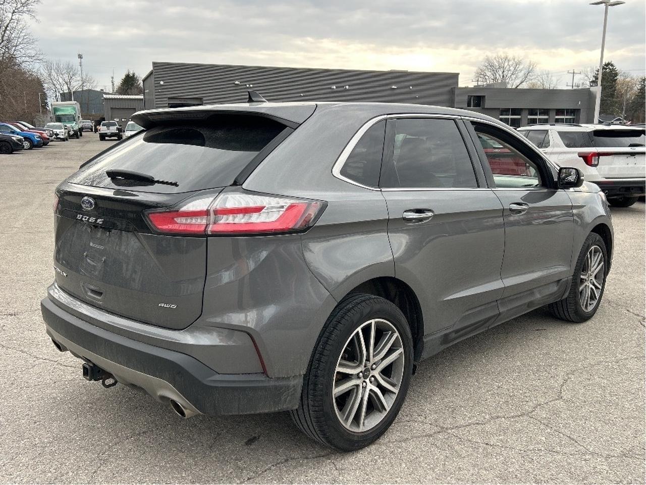 2023 Ford Edge Titanium AWD Photo4