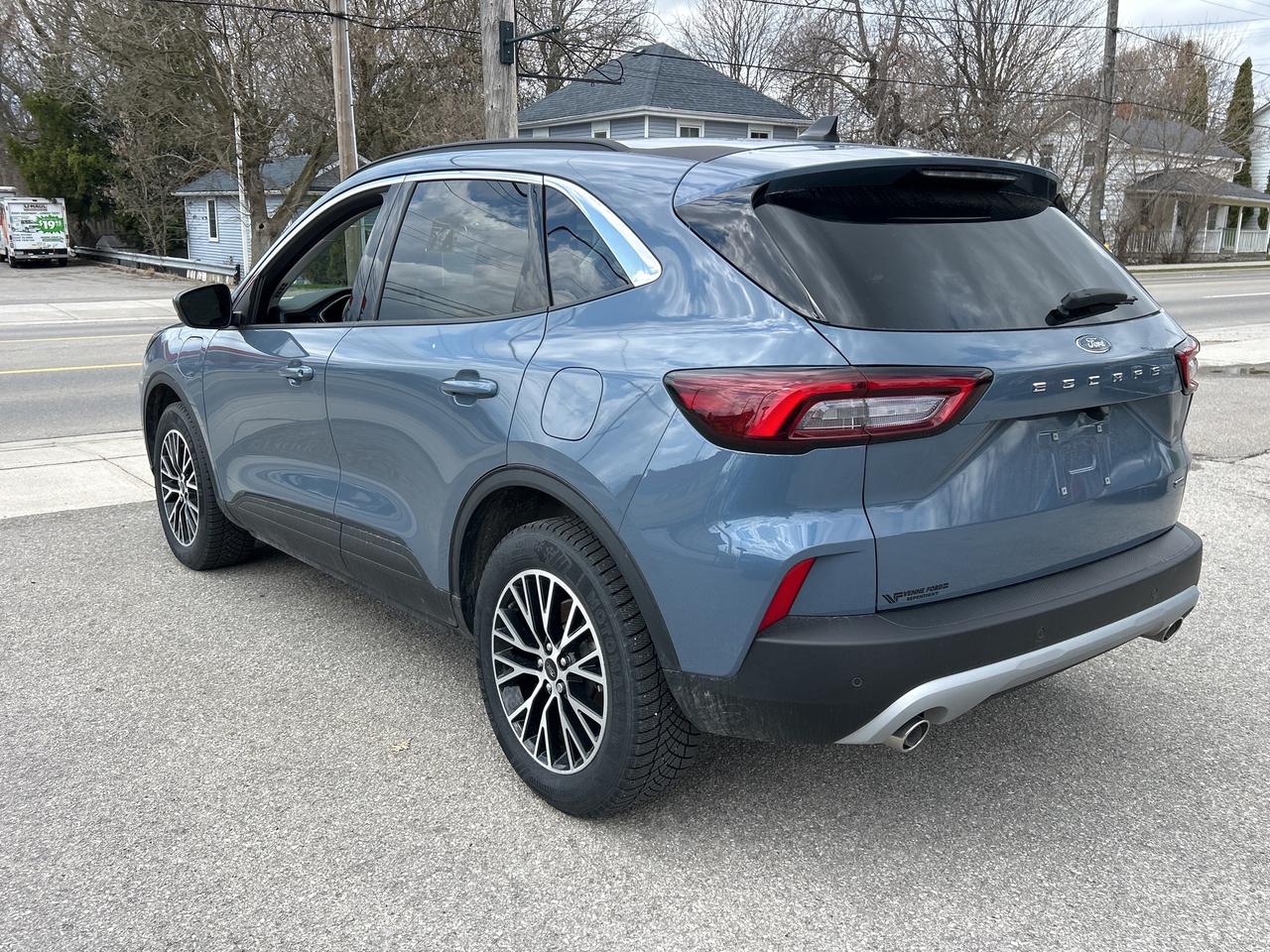 2024 Ford Escape PHEV FWD Photo2
