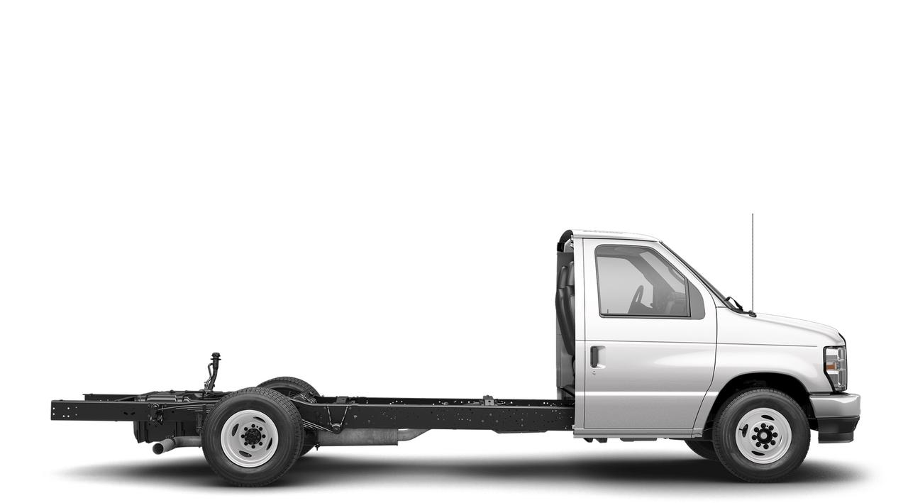 2027 Ford E-Series Cutaway Base Photo1