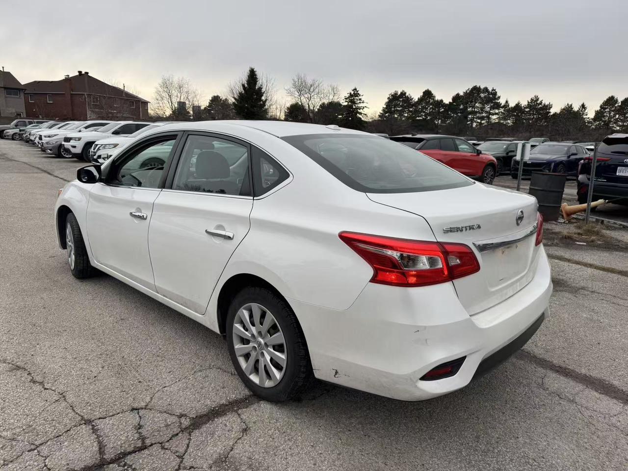 2017 Nissan Sentra 4DR SDN CVT SV Photo4