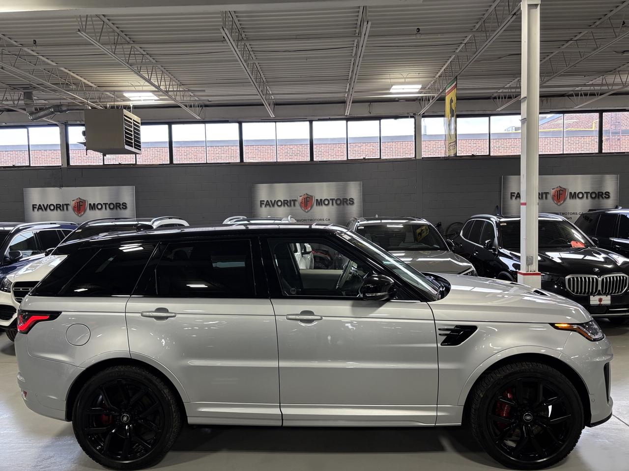 2021 Land Rover Range Rover Sport SVR|V8SUPERCHARGED|AWD|NAV|HUD|CARBON|WHITELEATHER Photo3