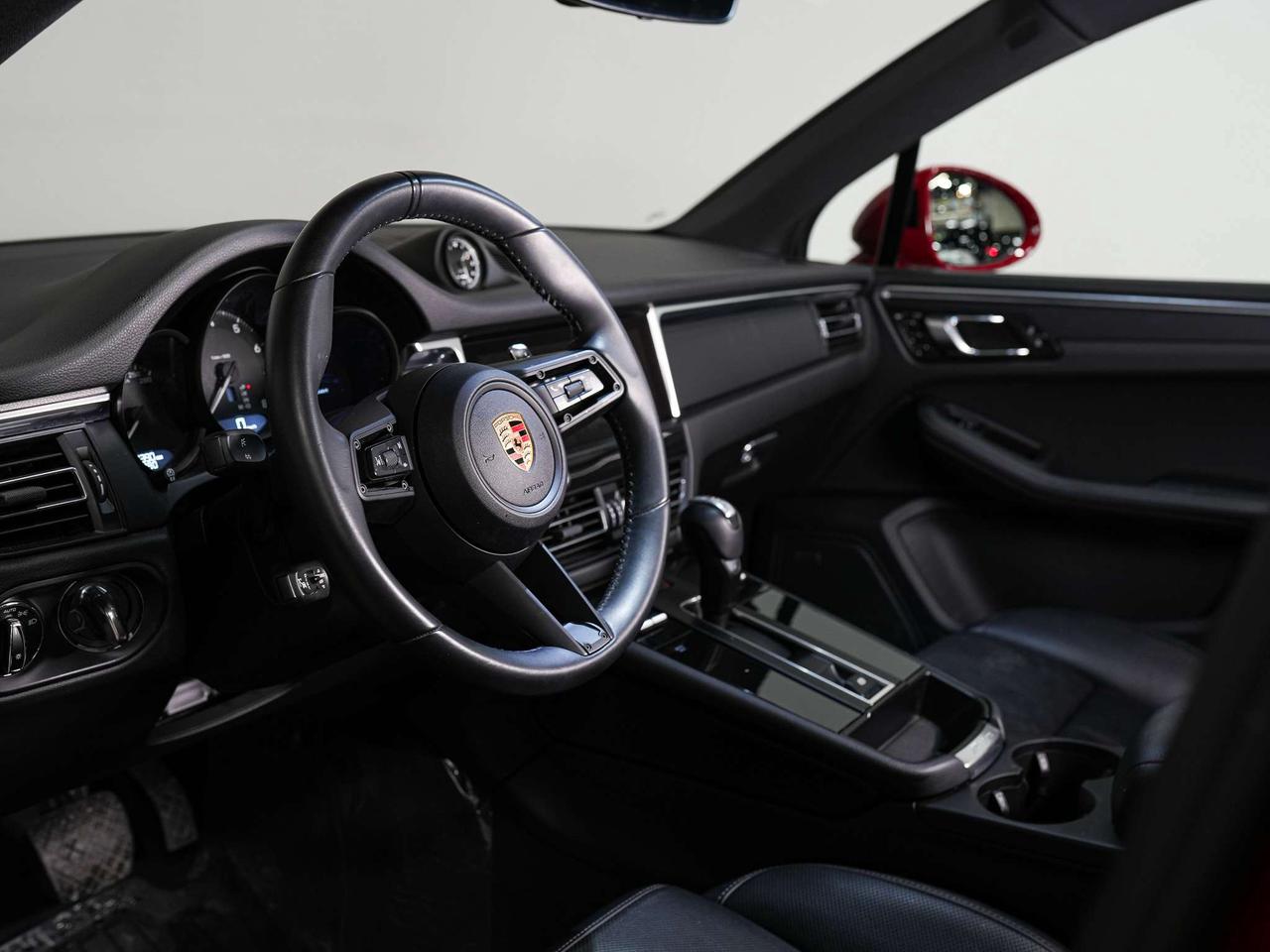 2024 Porsche Macan PREMIUM PLUS PKG | BOSE | PANO | 21 IN Photo