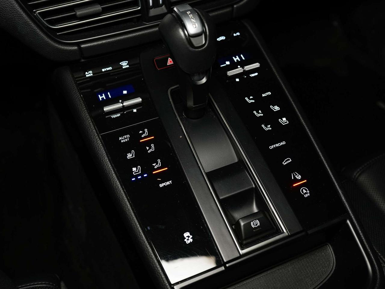 2024 Porsche Macan PREMIUM PLUS PKG | BOSE | PANO | 21 IN Photo