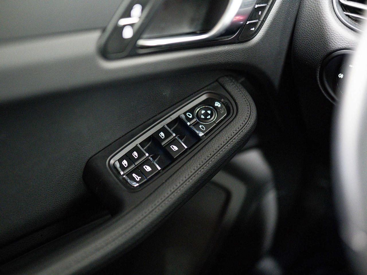 2024 Porsche Macan PREMIUM PLUS PKG | BOSE | PANO | 21 IN Photo
