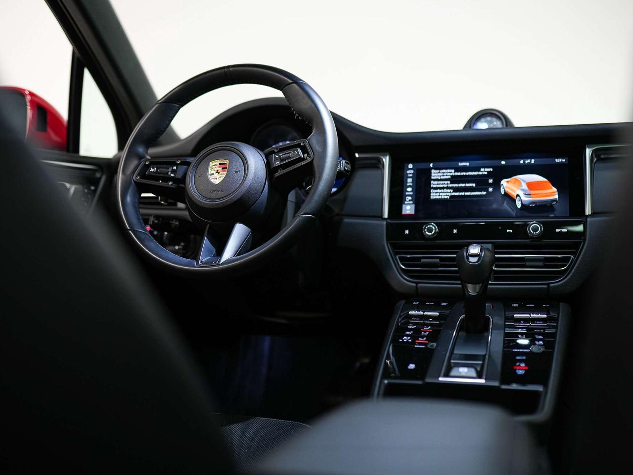 2024 Porsche Macan PREMIUM PLUS PKG | BOSE | PANO | 21 IN Photo