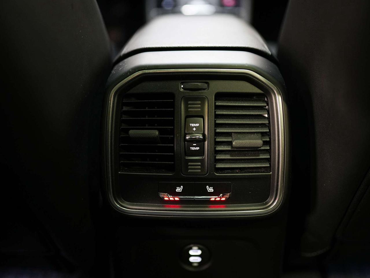 2024 Porsche Macan PREMIUM PLUS PKG | BOSE | PANO | 21 IN Photo