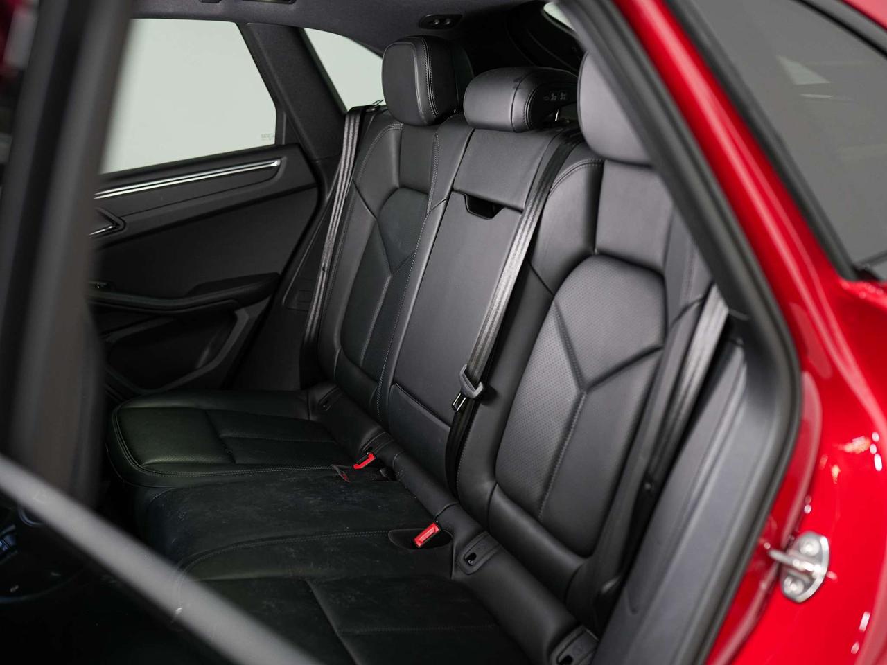 2024 Porsche Macan PREMIUM PLUS PKG | BOSE | PANO | 21 IN Photo