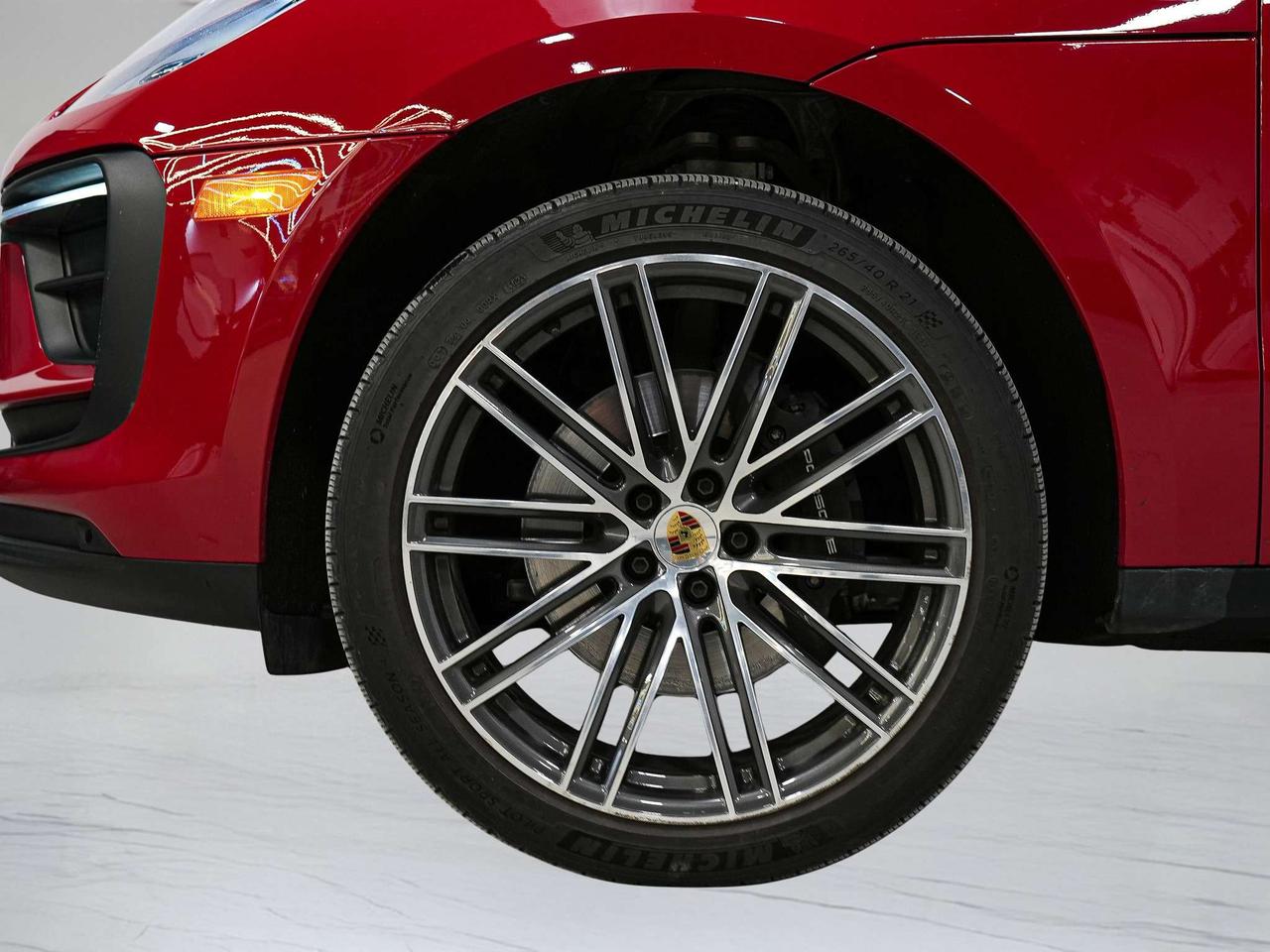 2024 Porsche Macan PREMIUM PLUS PKG | BOSE | PANO | 21 IN Photo