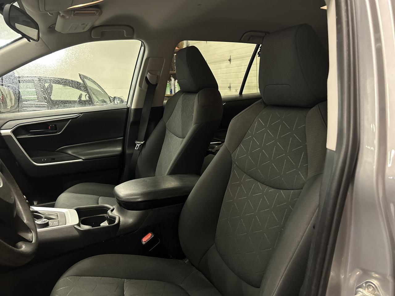 2019 Toyota RAV4  Photo2