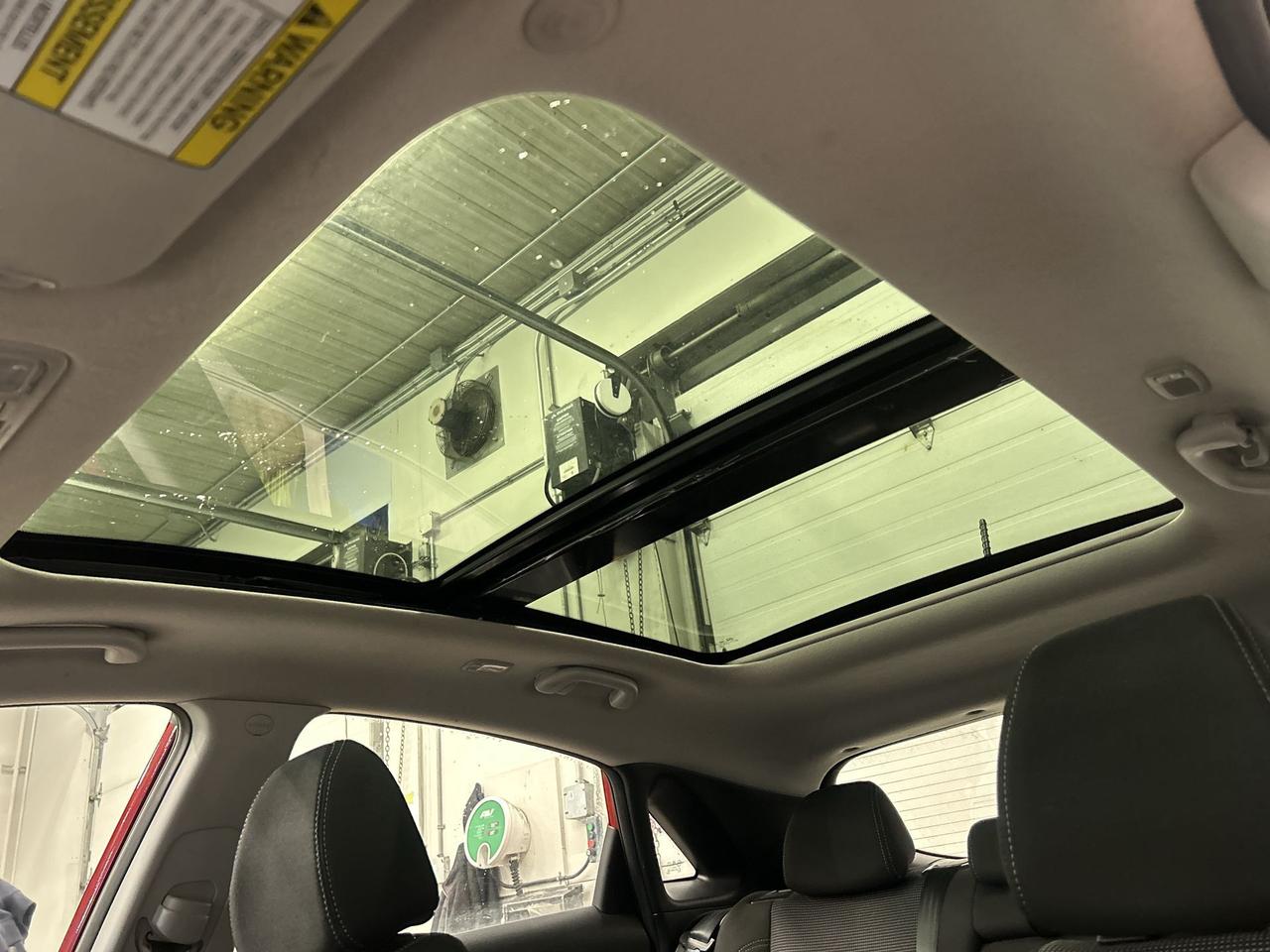 2013 Hyundai Elantra GT GLS | PANO ROOF | HTD SEATS | ALLOYS | BLUETOOTH Photo2