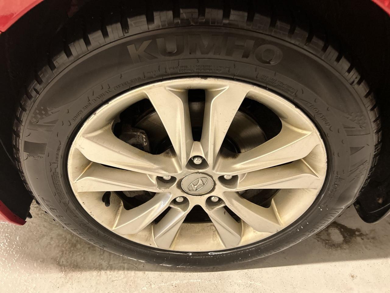 2013 Hyundai Elantra GT GLS | PANO ROOF | HTD SEATS | ALLOYS | BLUETOOTH Photo4