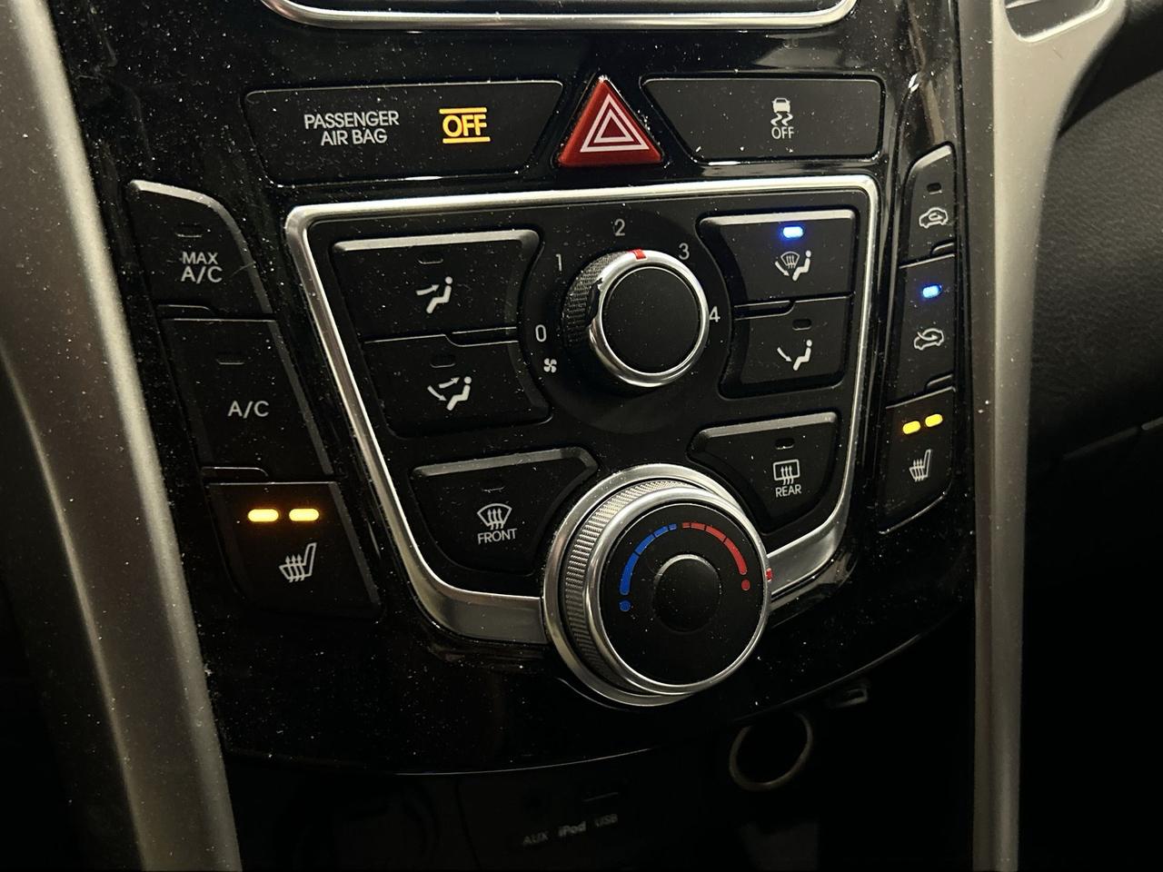 2013 Hyundai Elantra GT GLS | PANO ROOF | HTD SEATS | ALLOYS | BLUETOOTH Photo3