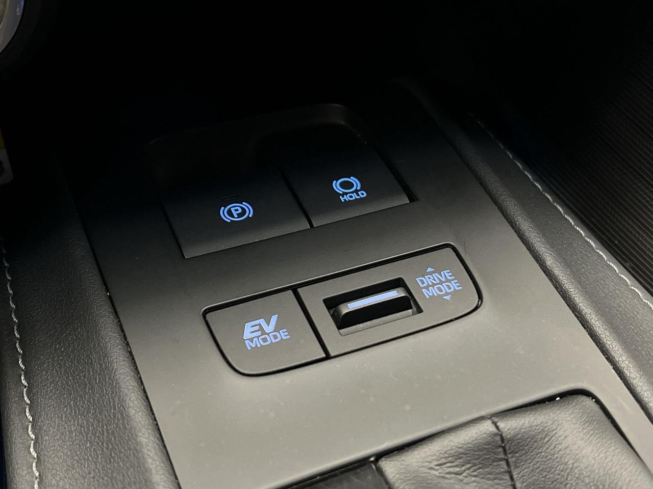 2022 Toyota Venza XLE HYBRID AWD | HTD LEATHER | CARPLAY | ALLOYS Photo