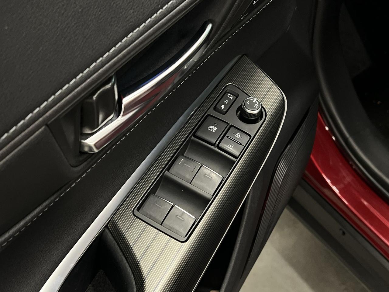 2022 Toyota Venza XLE HYBRID AWD | HTD LEATHER | CARPLAY | ALLOYS Photo