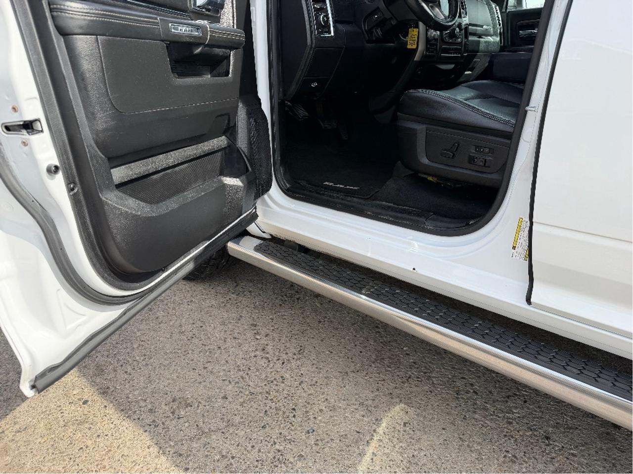 2014 RAM 1500 Laramie | Hemi 5.7L V8 | Extremely Well Maintained Photo