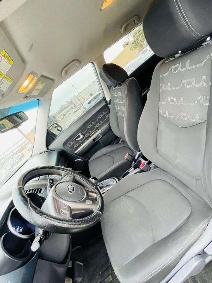 2013 Kia Soul 5dr wagon Photo