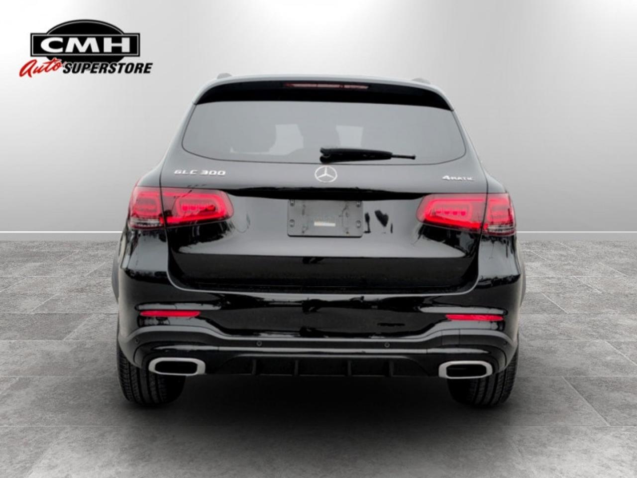 2022 Mercedes-Benz GLC 300 4MATIC®  **LOW MILEAGE** Photo3