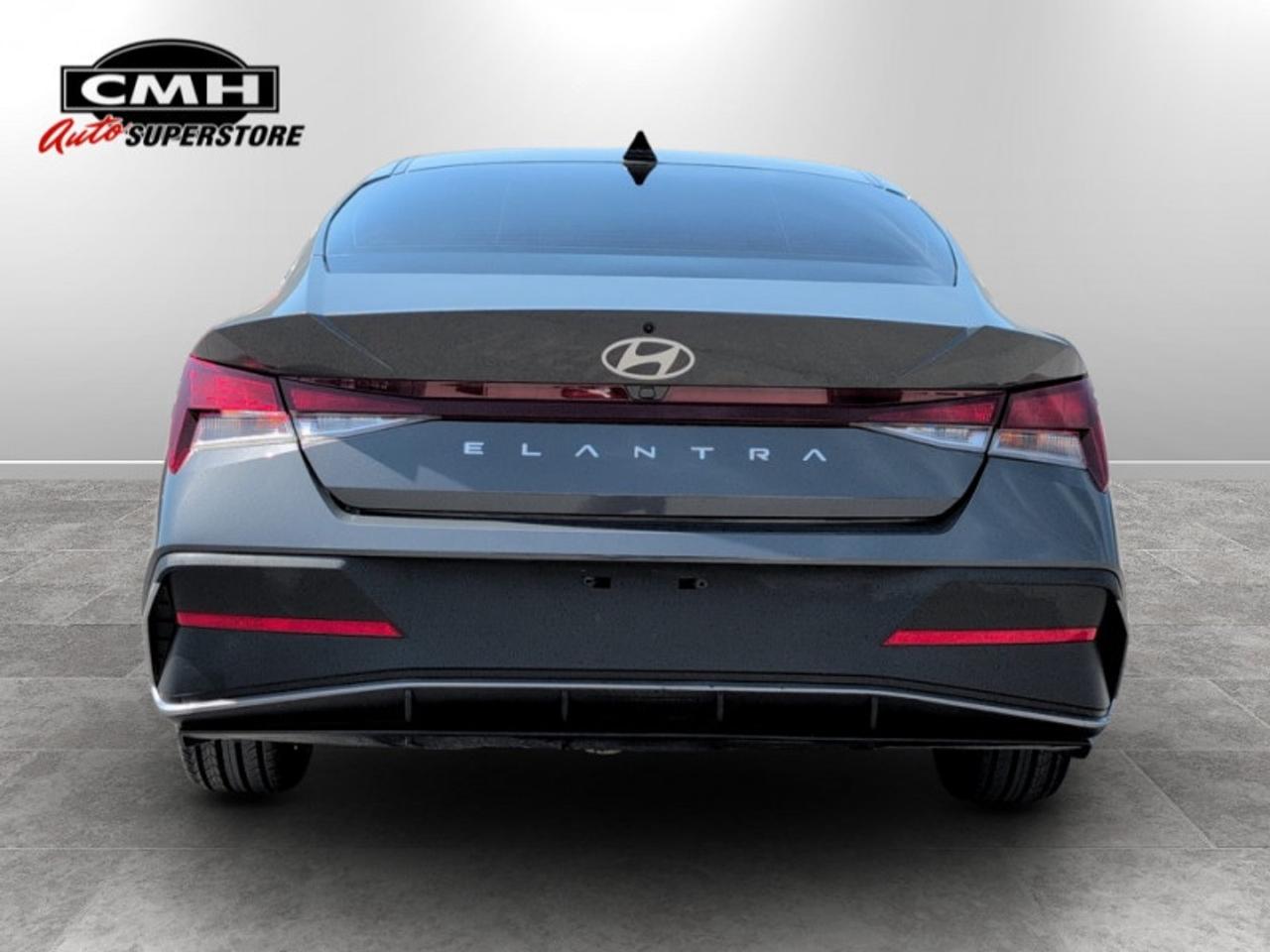 2024 Hyundai Elantra Preferred w/Tech Pkg  *CLEAN CARFAX* Photo3