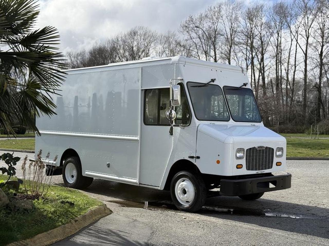 This 2017 Freightliner MT45 step van is equipped with a 6.0L V8 engine paired with an automatic transmission and rear-wheel drive, making it a practical solution for delivery and refrigerated transport applications. Outfitted with a Thermo King reefer unit, this 14-foot refrigerated van is designed to maintain temperature-controlled cargo, and includes a 250V 30A night plug for stationary operation. Additional features include a backup camera for improved visibility and AM/FM radio for in-cab convenience. Finished in white with a grey cloth interior, this reefer step van offers a functional setup suitable for food service, distribution, or cold-chain logistics. This item is currently OFFSITE. You must register an appointment with our office to schedule an offsite viewing. Appointments must be made a minimum of one business day in advance (and as defined by the days that Repo.com is open for business) before your appointment can be scheduled and confirmed. We may, at our own discretion, instead opt to transport smaller items to Repo.coms main yard for viewing purposes.  $30,710.00 plus $375 processing fee, $31,085.00 total payment obligation before taxes.  Listing report, warranty, contract commitment cancellation fee, financing available on approved credit (some limitations and exceptions may apply). All above specifications and information is considered to be accurate but is not guaranteed and no opinion or advice is given as to whether this item should be purchased. We do not allow test drives due to theft, fraud, acts of vandalism and undetectable impaired driving. Instead we provide the following benefits: Complimentary Warranty (with options to extend), Limited Money Back Satisfaction Guarantee on Fully Completed Contracts, Contract Commitment Cancellation, and an Open-Ended Sell-Back Option. Ask seller for details or call 604-522-REPO(7376) to confirm listing availability.
