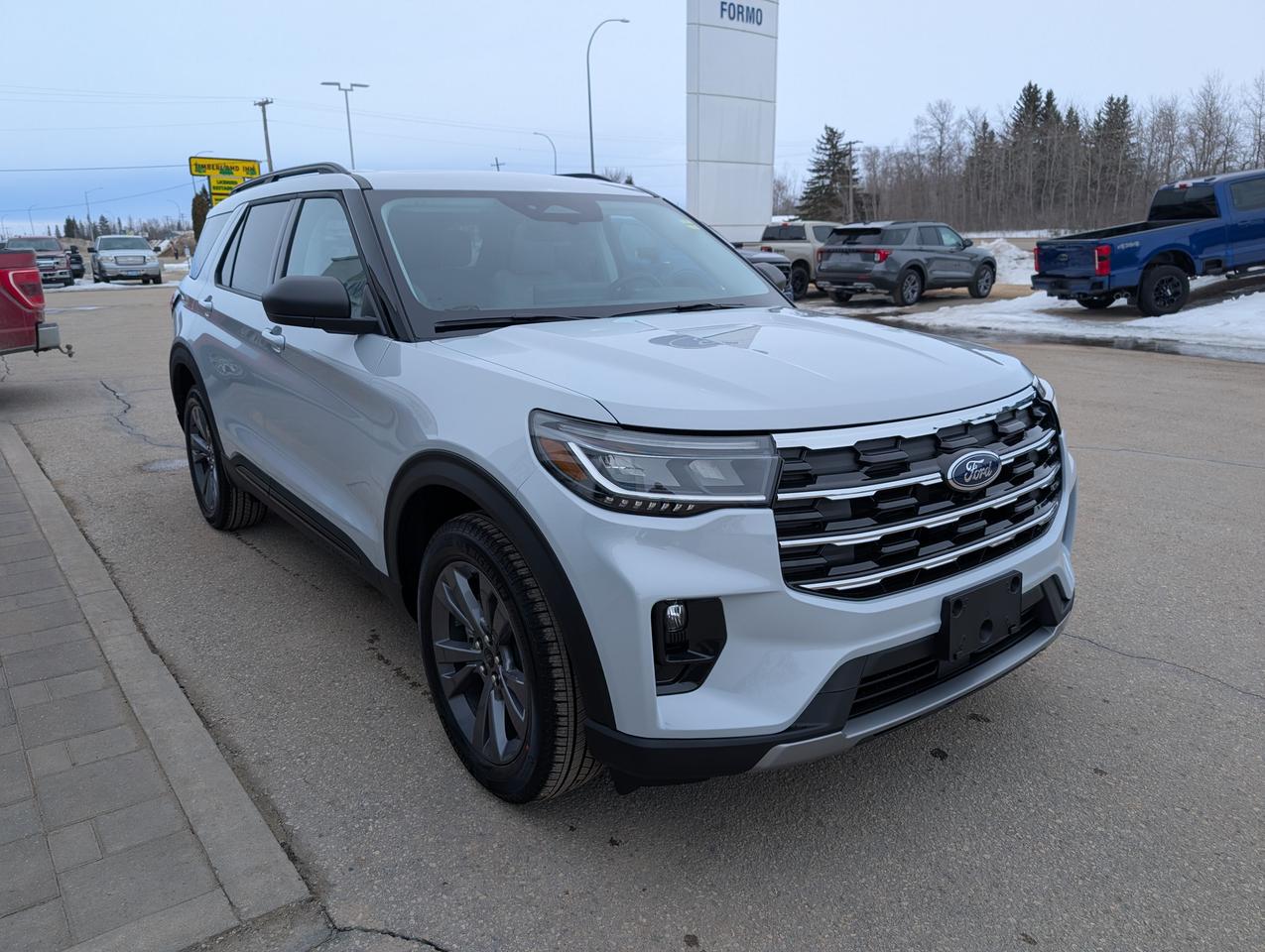 2026 Ford Explorer Active w/200A Pkg Photo3