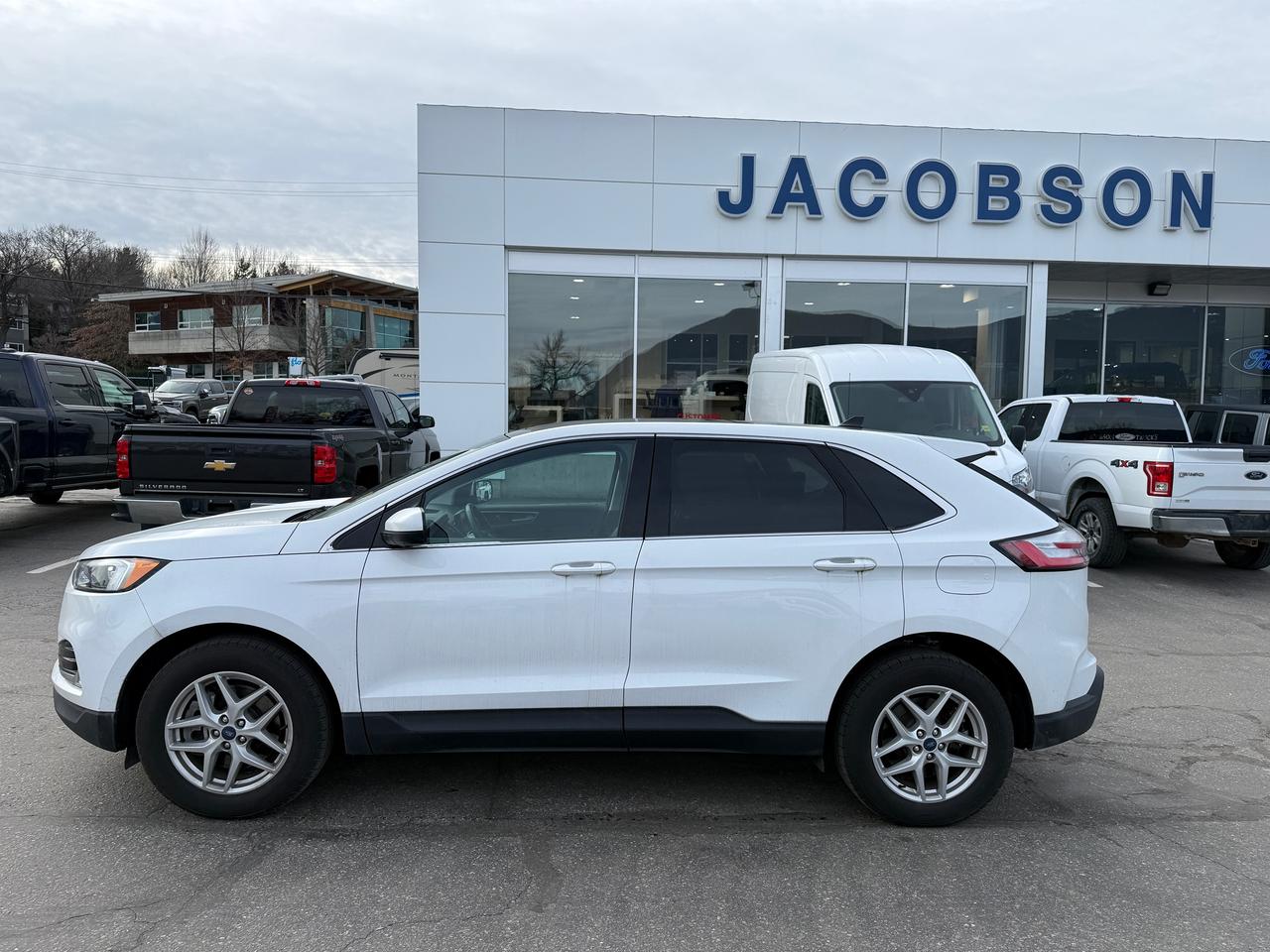 2022 Ford Edge SEL Photo1