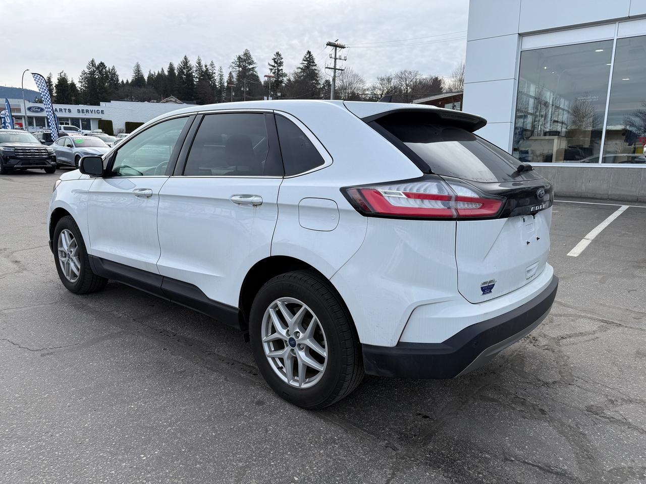 2022 Ford Edge SEL Photo2