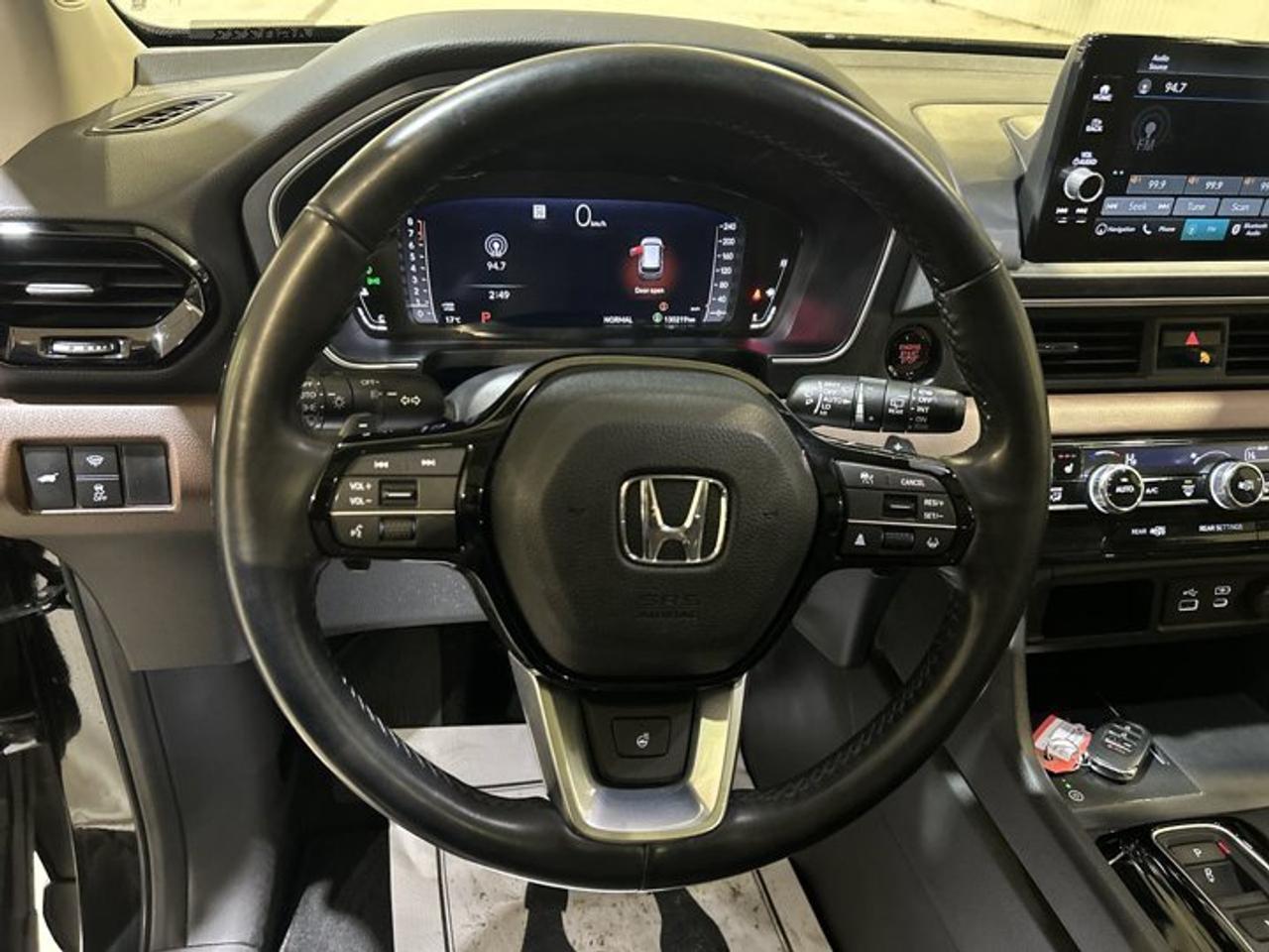 2023 Honda Pilot Touring AWD | 360 Camera | Leather Seats Photo