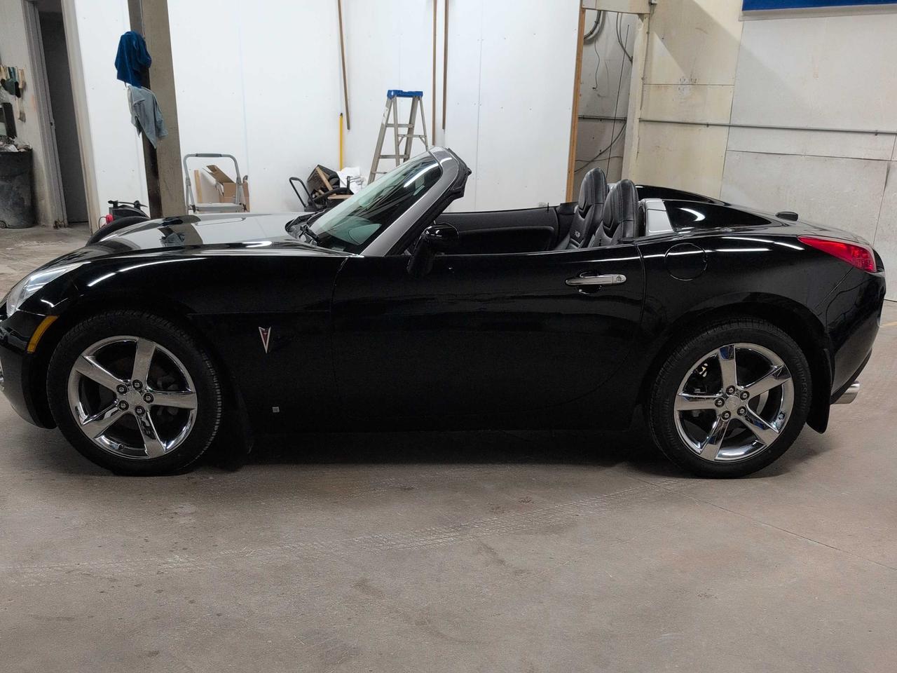 2008 Pontiac Solstice GXP!!! 5SPD, LEATHER, MONSOON AUDIO, POWER GROUP! Photo