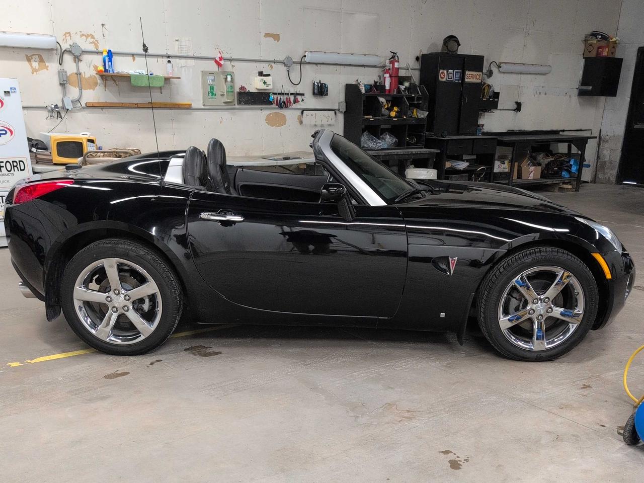 2008 Pontiac Solstice GXP!!! 5SPD, LEATHER, MONSOON AUDIO, POWER GROUP! Photo