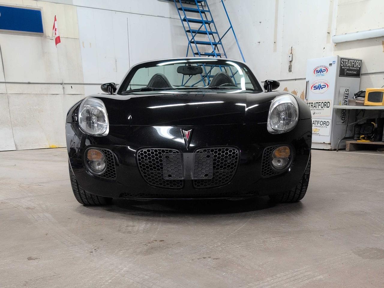 2008 Pontiac Solstice GXP!!! 5SPD, LEATHER, MONSOON AUDIO, POWER GROUP! Photo