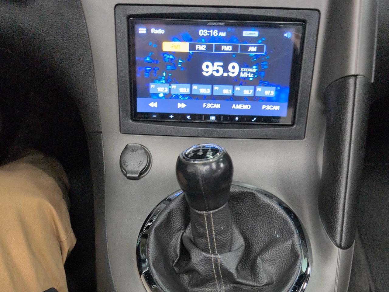 2008 Pontiac Solstice GXP!!! 5SPD, LEATHER, MONSOON AUDIO, POWER GROUP! Photo