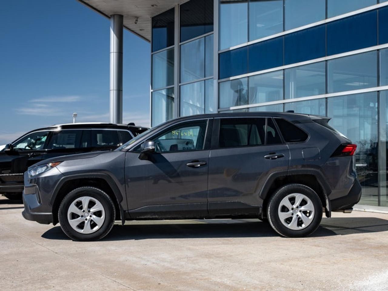 2024 Toyota RAV4 LE Photo4